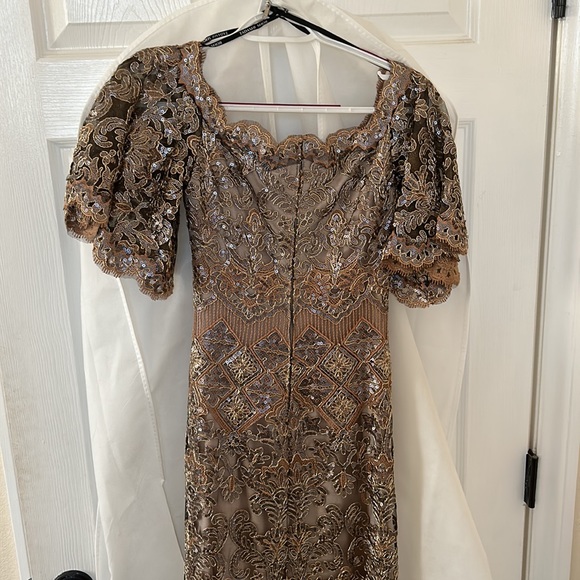 Tadashi Shoji off-the-Shoulder Flutter Sleeve Sequin Lace Scalloped Hem Gown - Picture 6 of 7